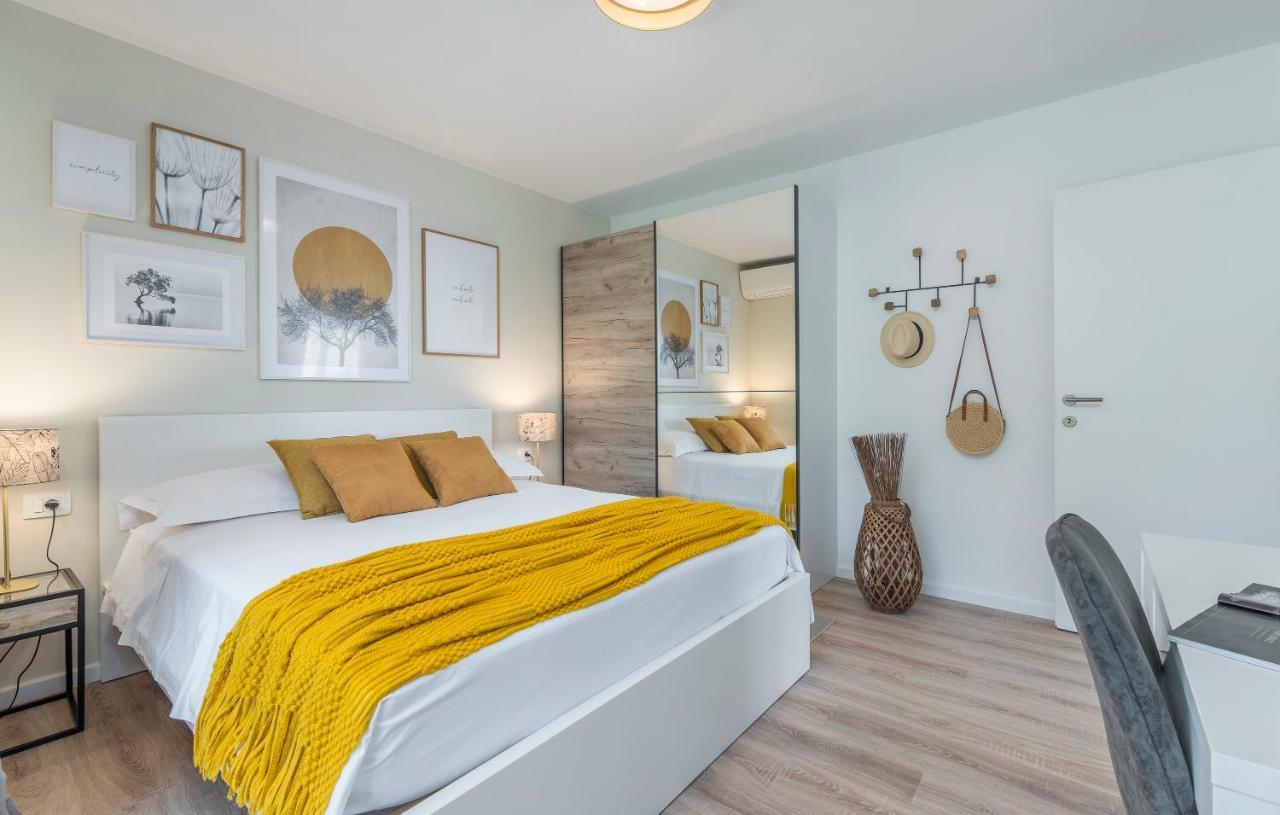 Just Renovated Stylish 2 Bedrooms Apartment Only A Few Steps From The Beach! Novigrad Istria Exterior foto