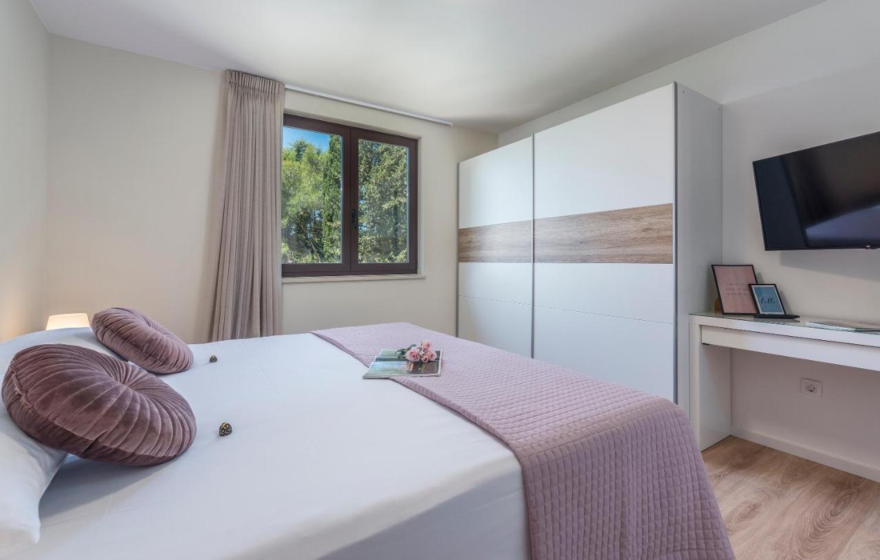 Just Renovated Stylish 2 Bedrooms Apartment Only A Few Steps From The Beach! Novigrad Istria Exterior foto